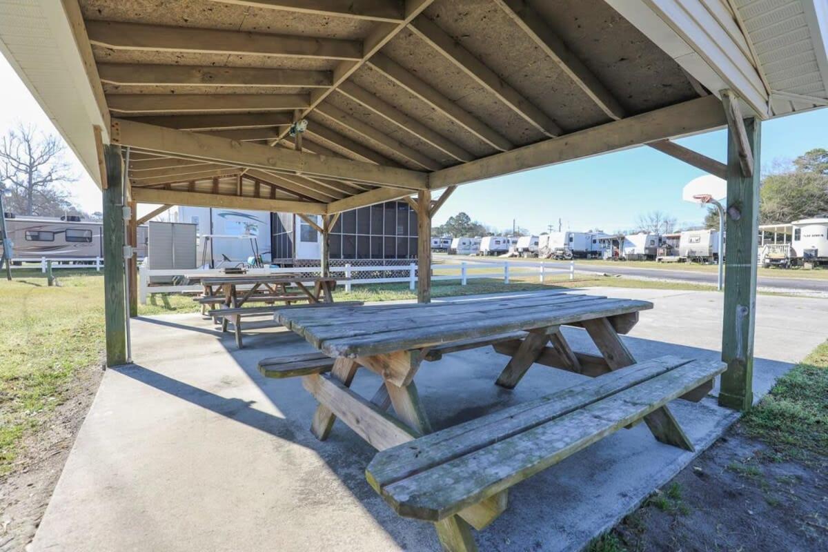 2Br Pet Friendly Home In Sneads Ferry With Parking エクステリア 写真