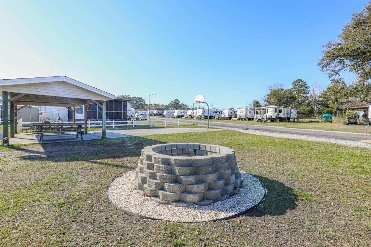 2Br Pet Friendly Home In Sneads Ferry With Parking エクステリア 写真