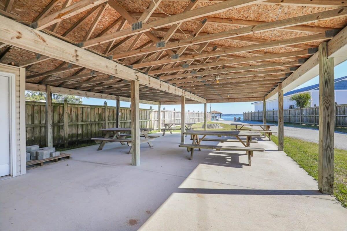2Br Pet Friendly Home In Sneads Ferry With Parking エクステリア 写真