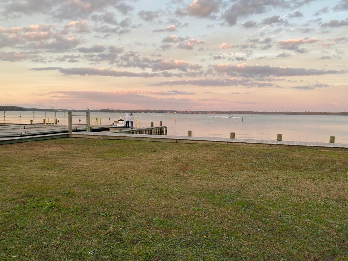 2Br Pet Friendly Home In Sneads Ferry With Parking エクステリア 写真